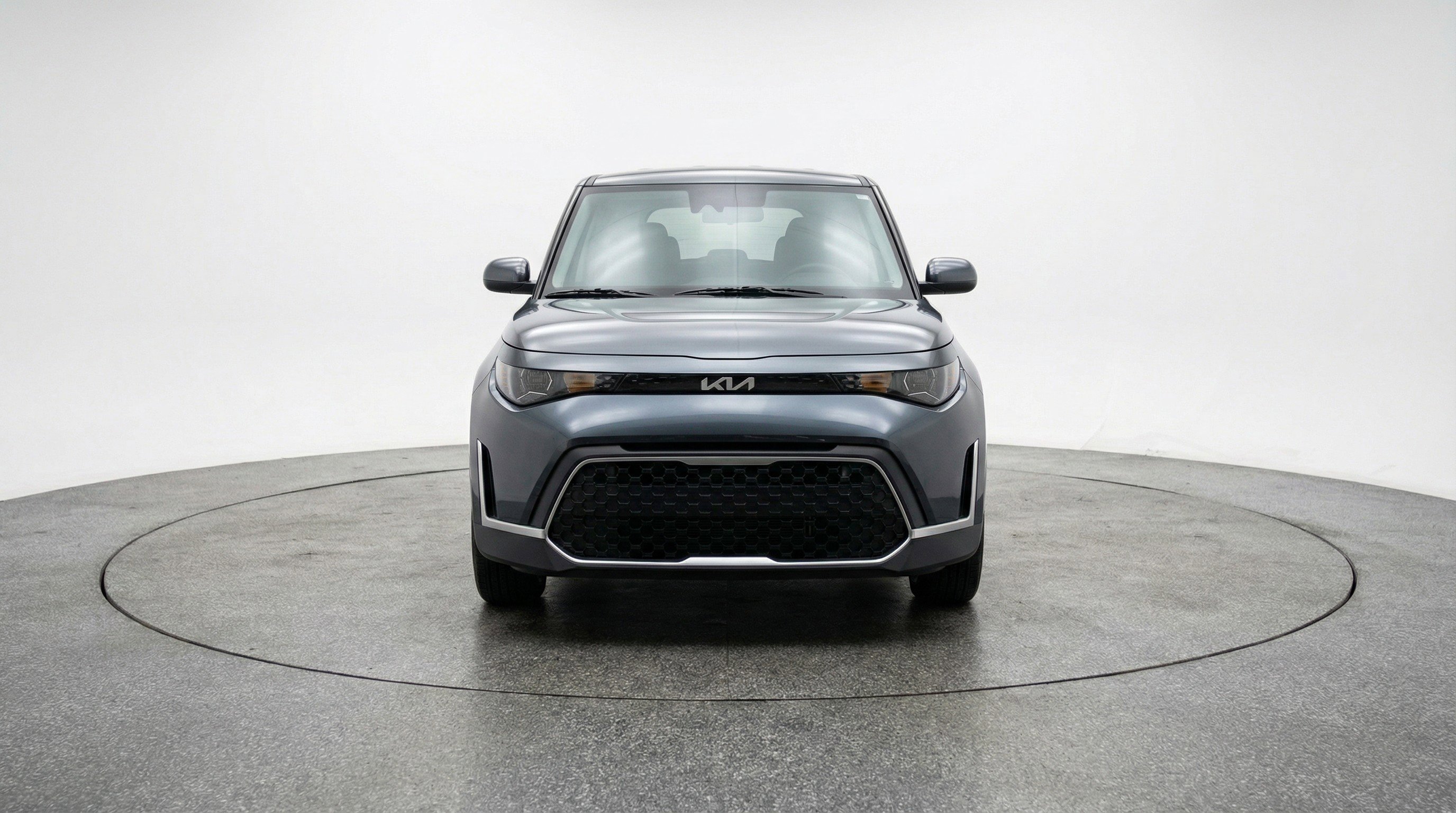Used 2025 Kia Soul LX w/ LX Technology Package FWD image 2