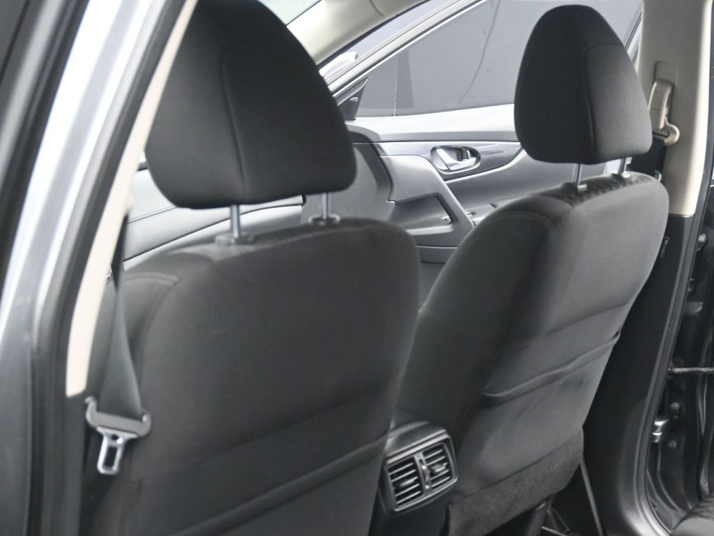 Used 2018 Nissan Rogue S image 19