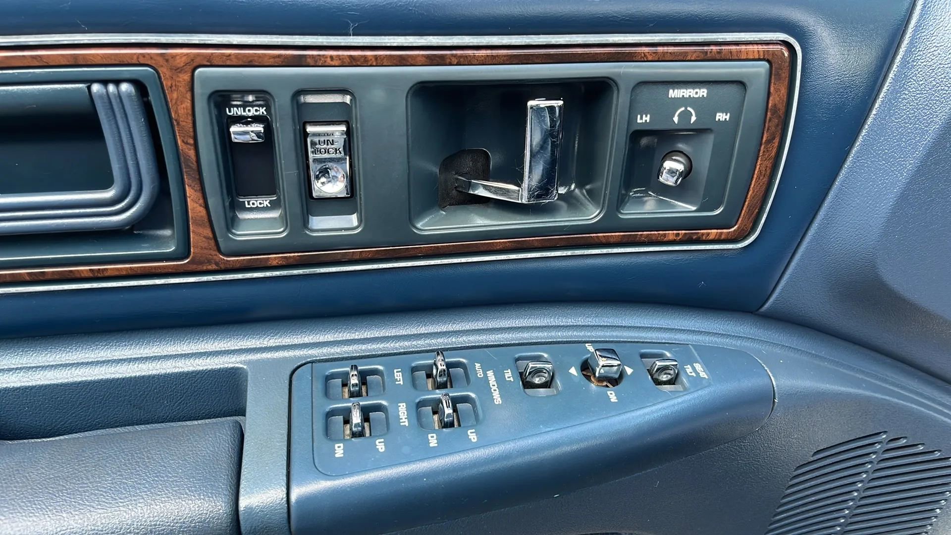 Used 1992 Buick Roadmaster Limited image 37