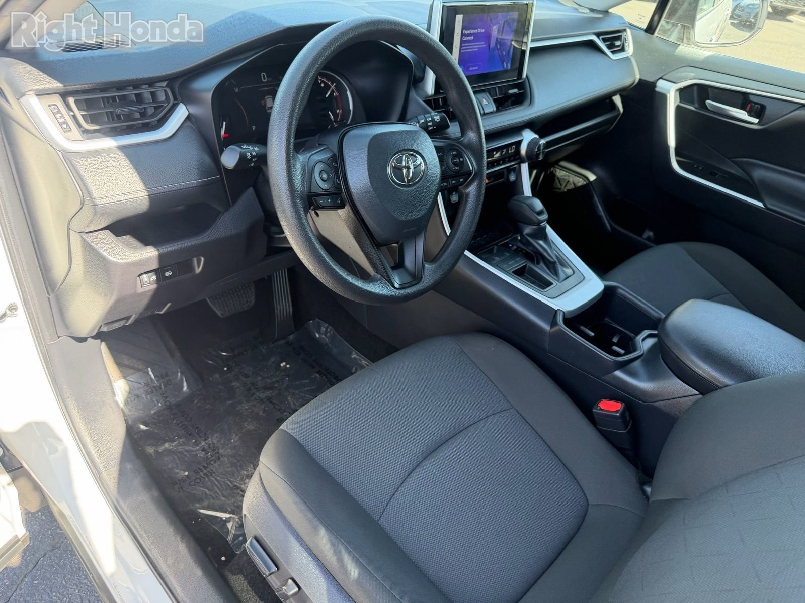 Used 2025 Toyota RAV4 XLE FWD image 15