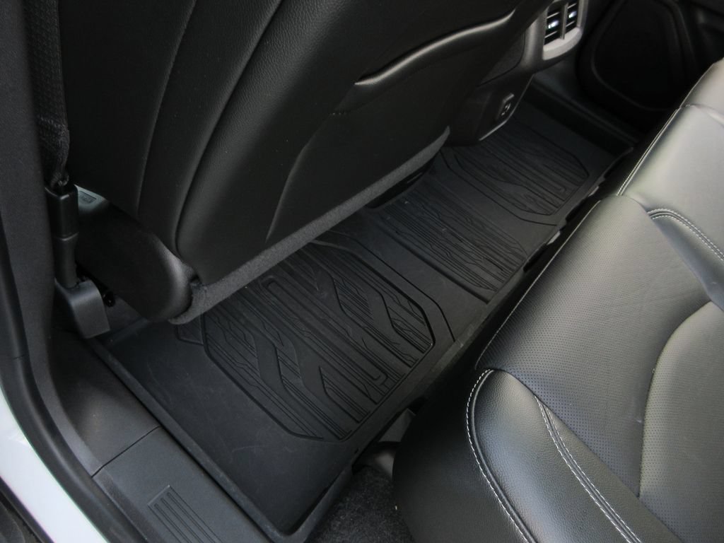 Certified 2024 GMC Terrain SLT w/ Infotainment Package II FWD image 28