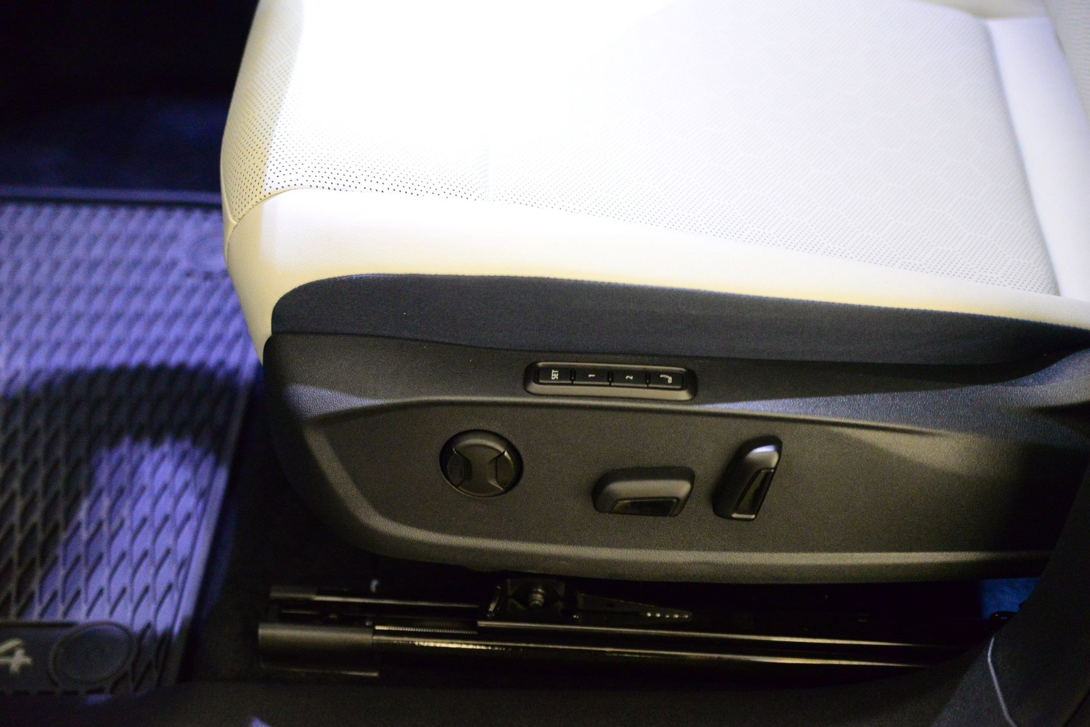 Used 2025 Volkswagen ID.4 S Limited image 24