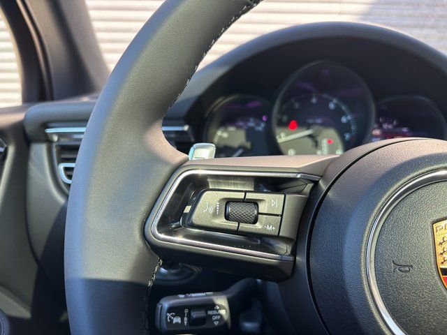 Certified 2026 Porsche Macan AWD/4WD image 14