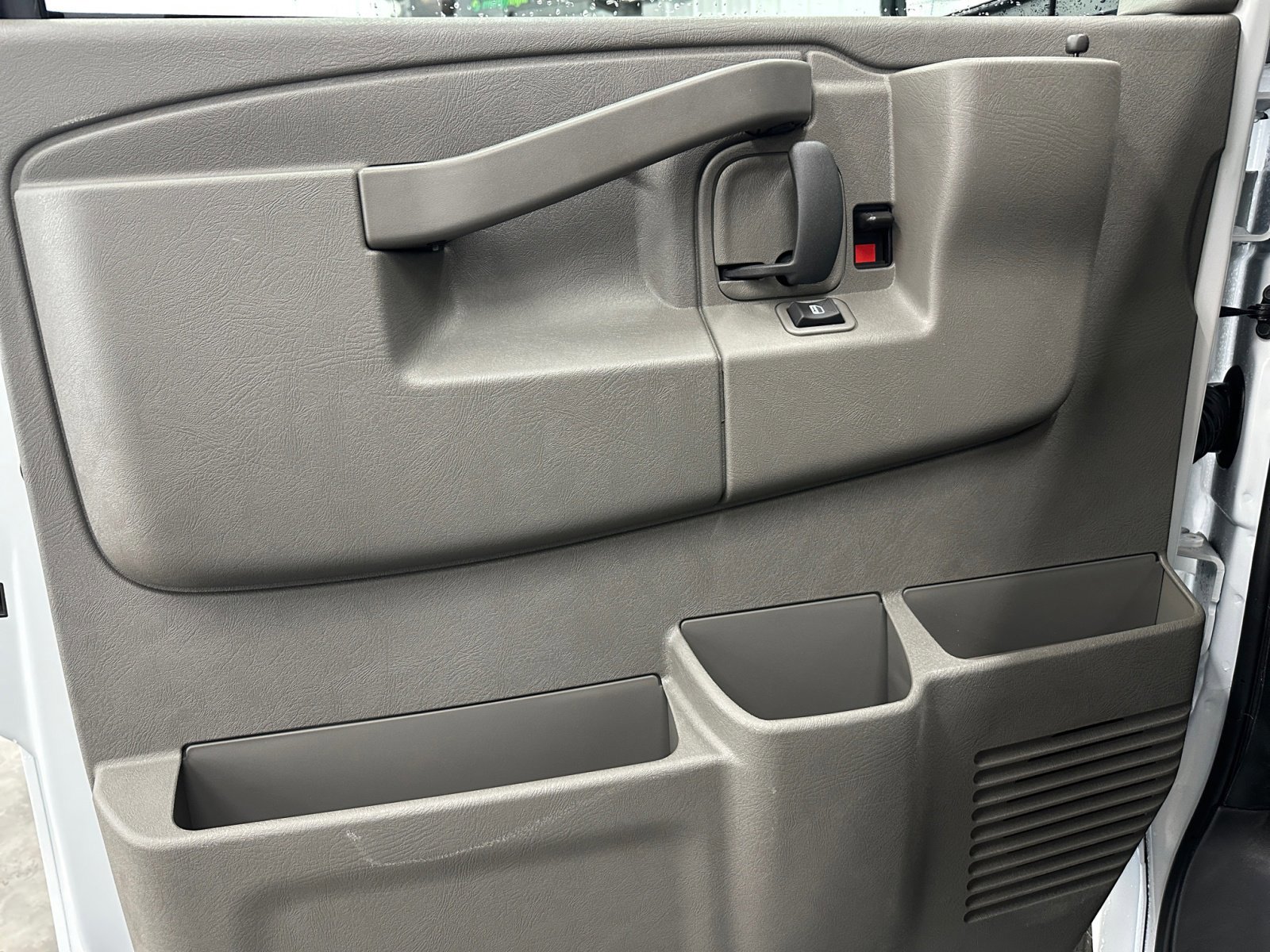 New 2025 GMC Savana 3500 Extended w/ Driver Convenience Package RWD image 16