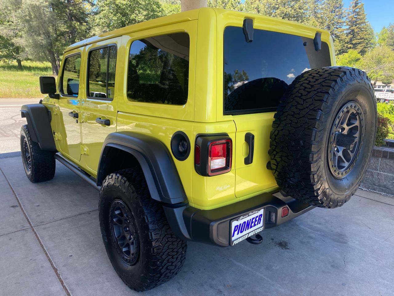Used 2022 Jeep Wrangler Unlimited Sport AWD/4WD image 3