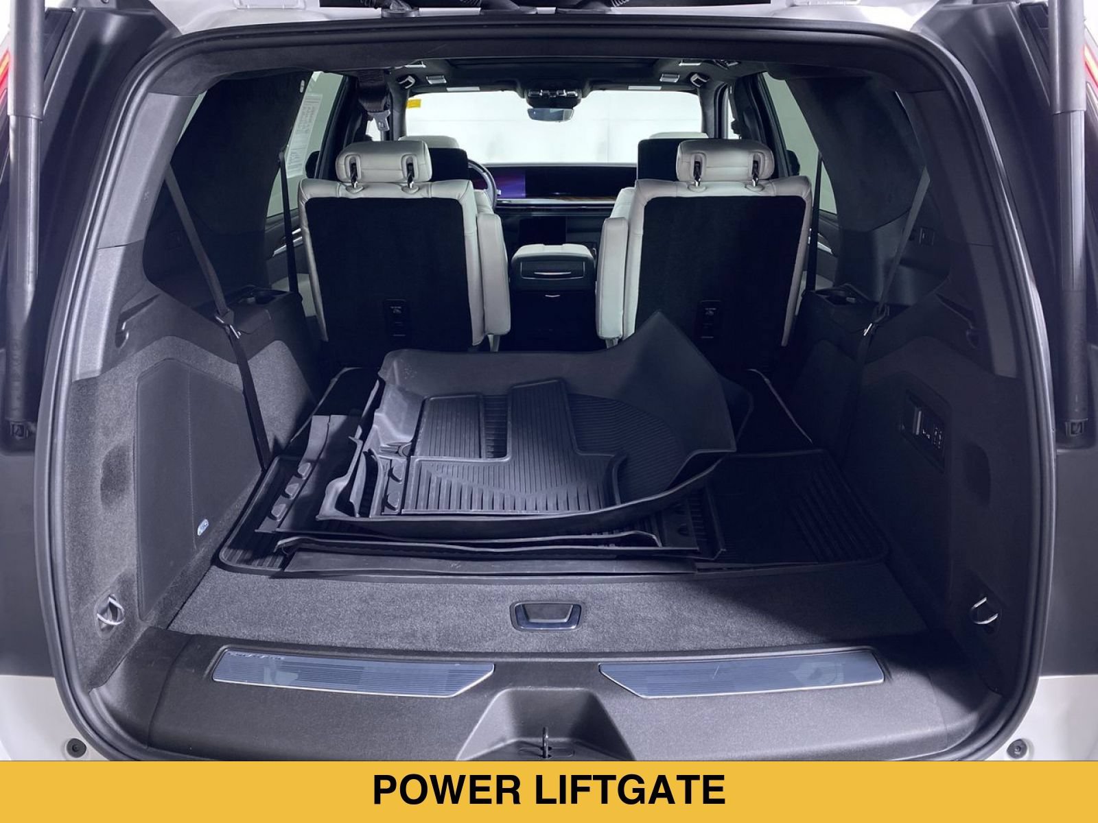 Certified 2025 Cadillac Escalade Sport Platinum w/ LPO, Floor Liner Package AWD/4WD image 15