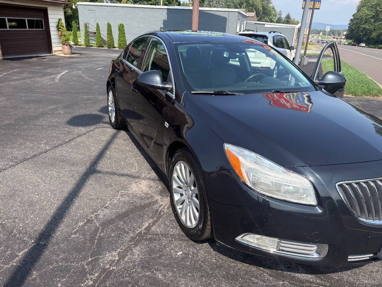 Used 2011 Buick Regal CXL w/ RL2 Preferred Equipment Group FWD image 5