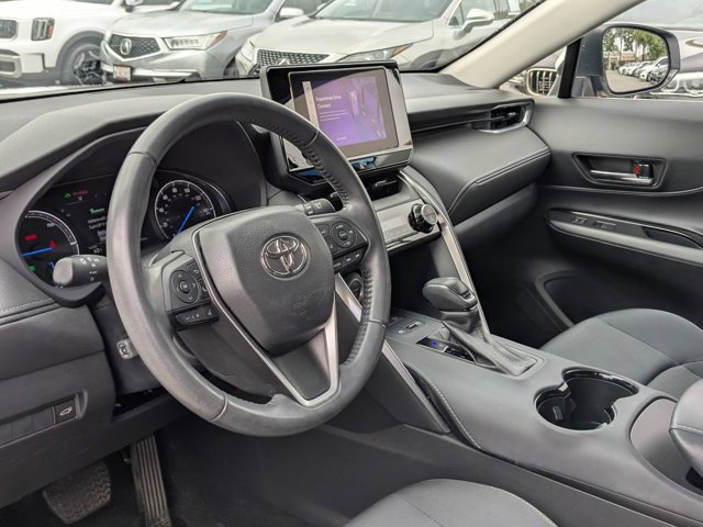 Used 2023 Toyota Venza LE image 10