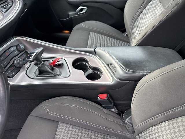 Used 2022 Dodge Challenger SXT image 12