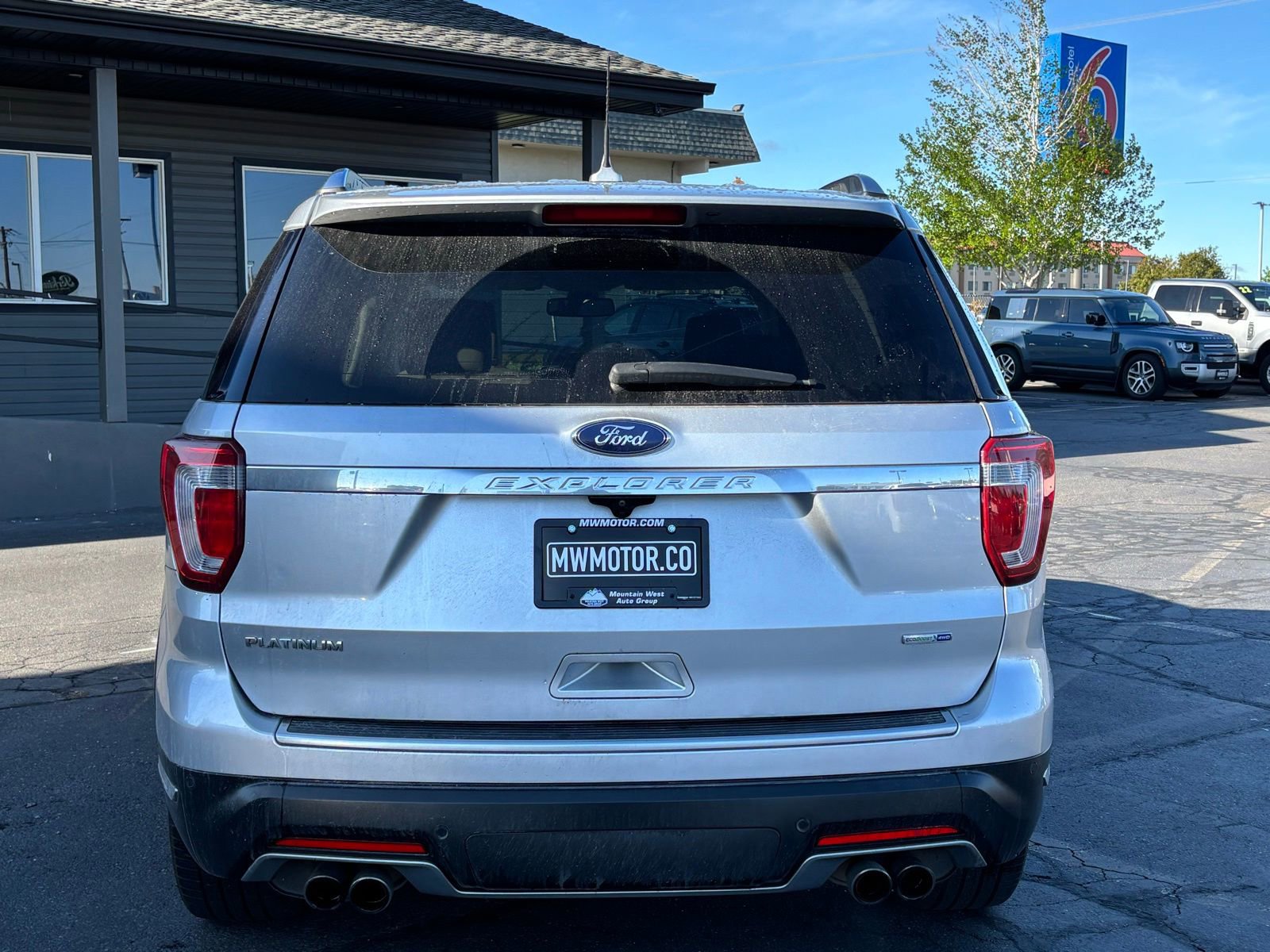 Used 2018 Ford Explorer Platinum AWD/4WD image 4