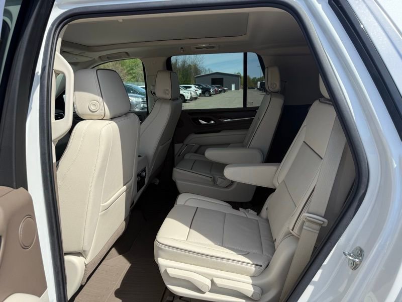 Used 2021 GMC Yukon Denali w/ Denali Premium Package AWD/4WD image 11