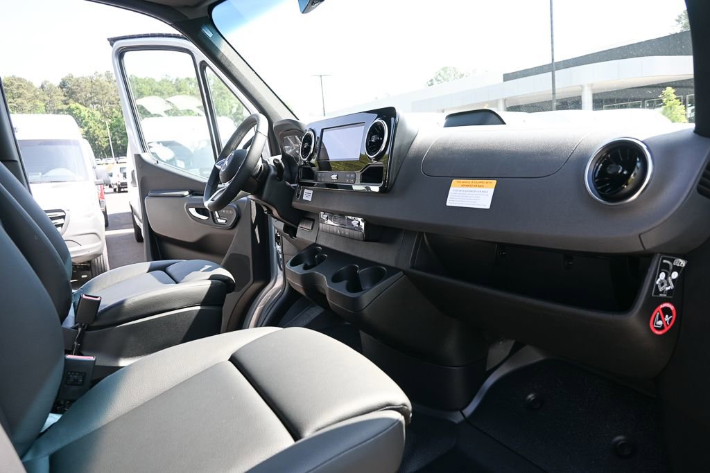 Used 2025 Mercedes-Benz Sprinter 2500 image 22