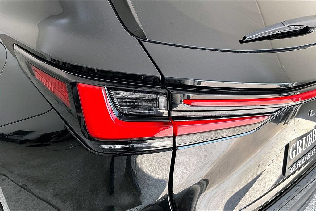 Used 2025 Lexus NX 250 FWD w/ Premium Package image 37