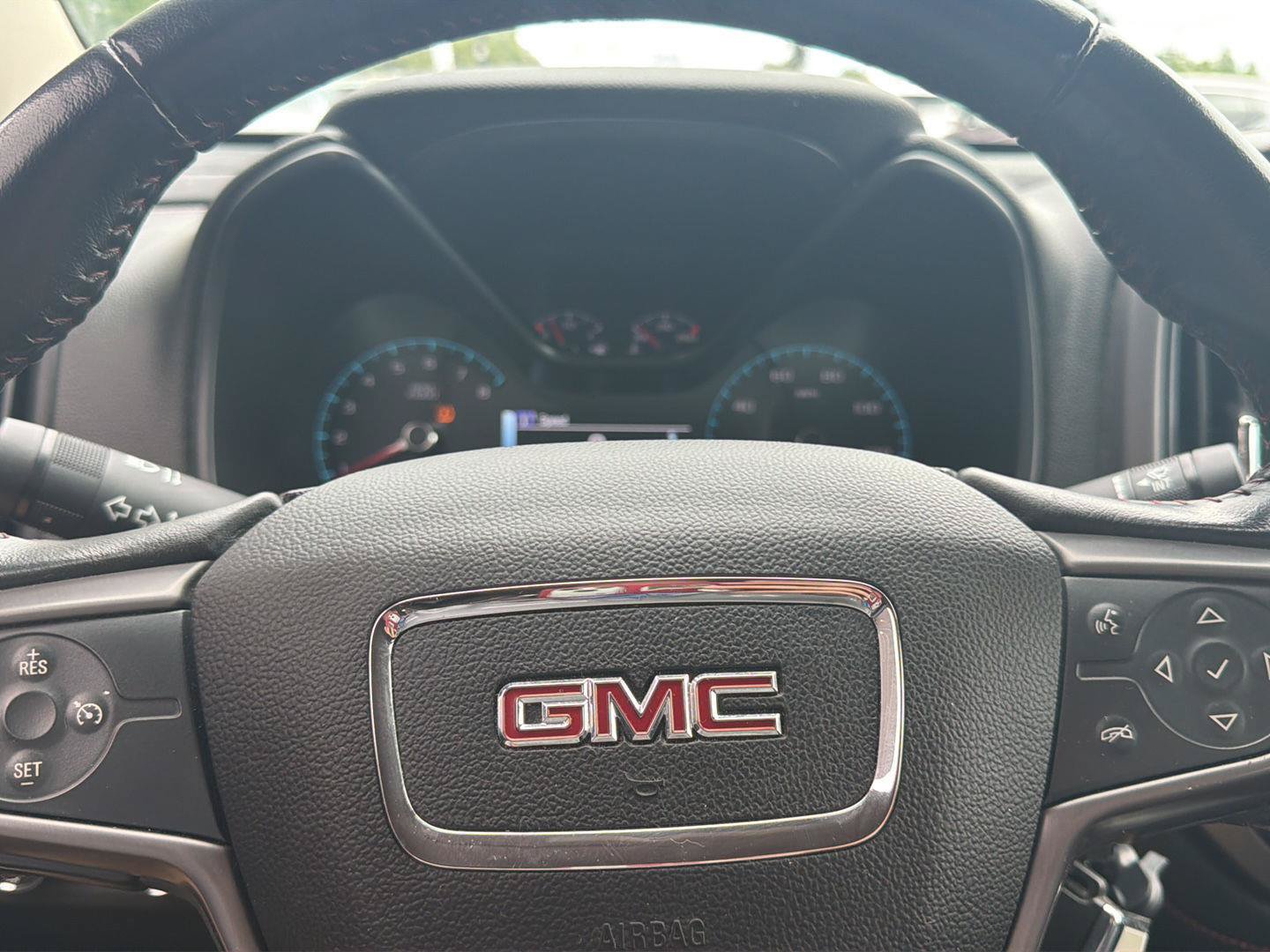 Used 2017 GMC Canyon SLE w/ All Terrain Package AWD/4WD image 6