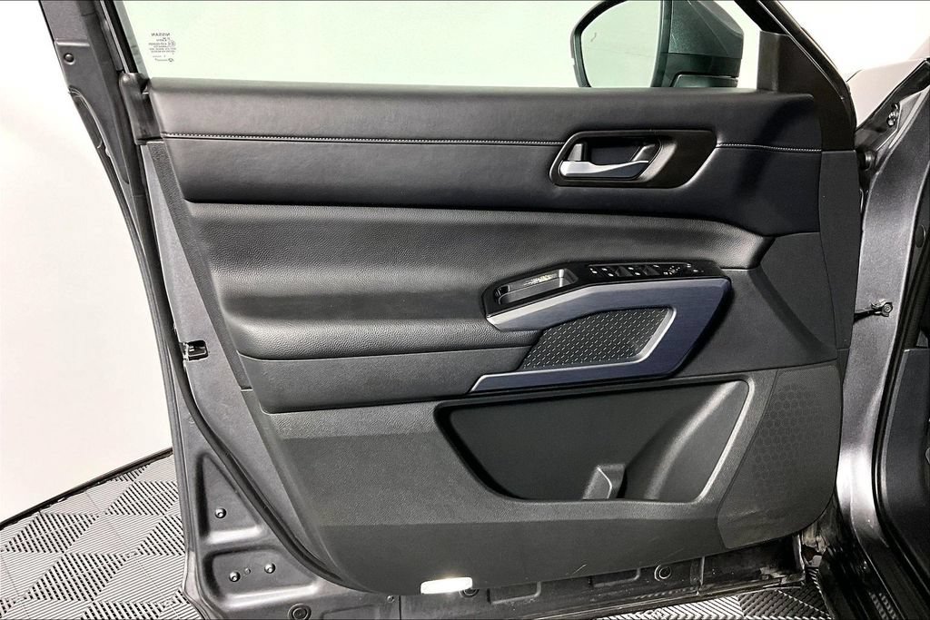 Used 2022 Nissan Pathfinder SL AWD/4WD image 23