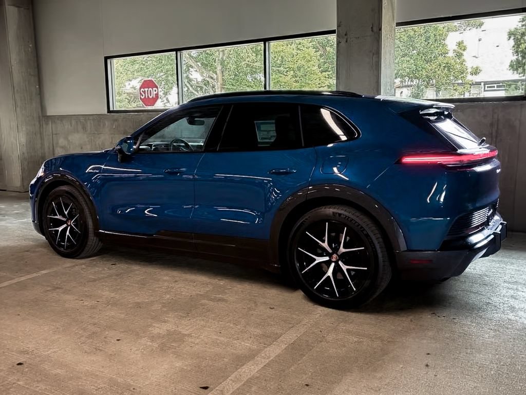 New 2026 Porsche Cayenne Electric AWD/4WD image 2