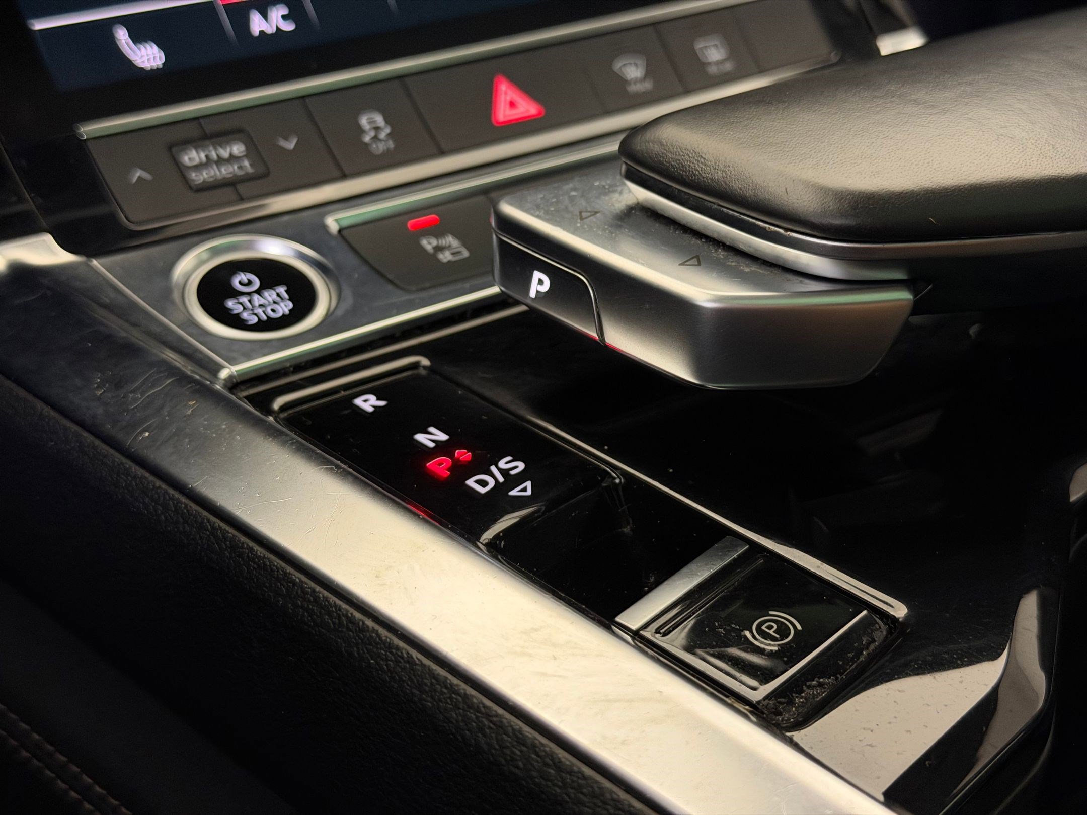 Used 2022 Audi e-tron Premium w/ Convenience Plus Package image 16