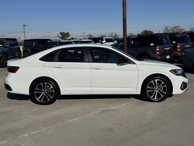Used 2024 Volkswagen Jetta Sport image 7