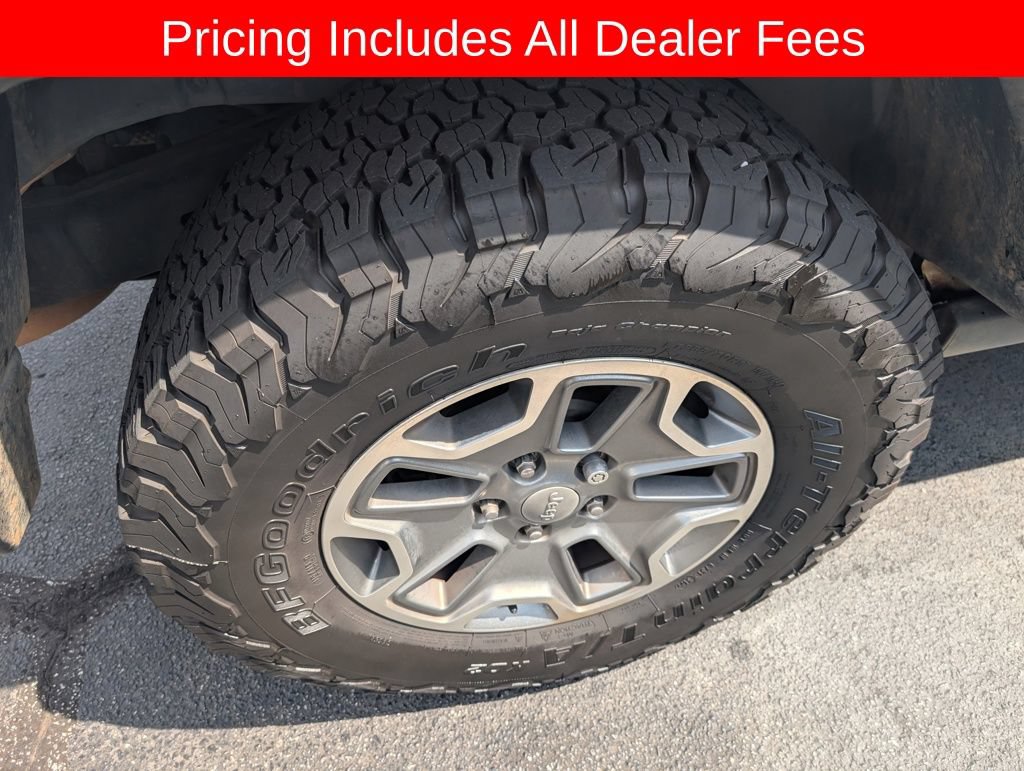 Used 2015 Jeep Wrangler Rubicon w/ Dual Top Group AWD/4WD image 13