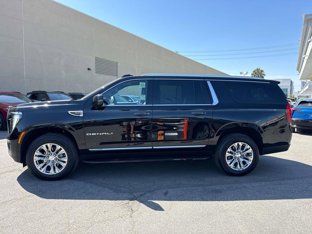 Used 2025 GMC Yukon XL Denali AWD/4WD image 5