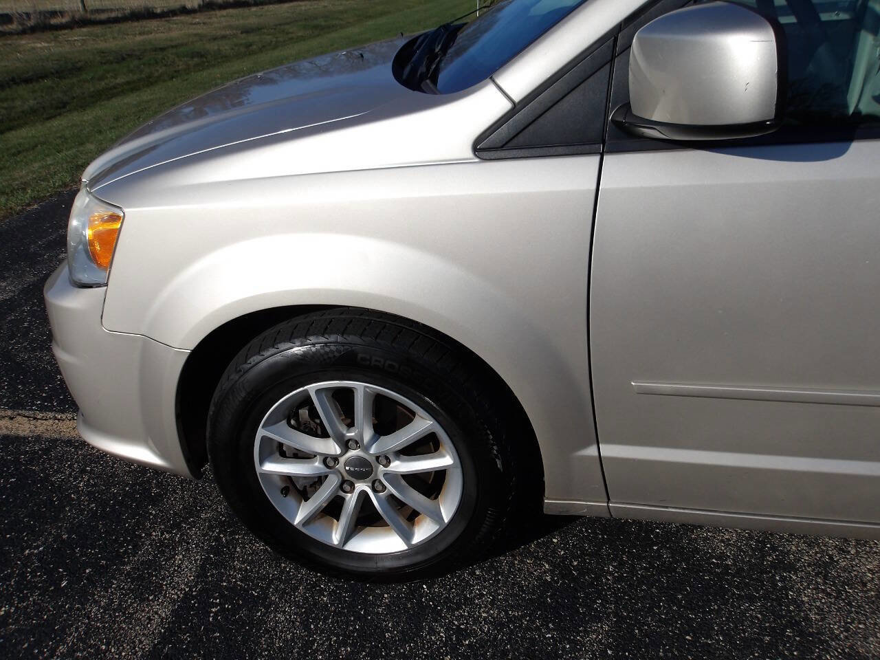 Used 2013 Dodge Grand Caravan SXT w/ Entertainment Group 1 image 33