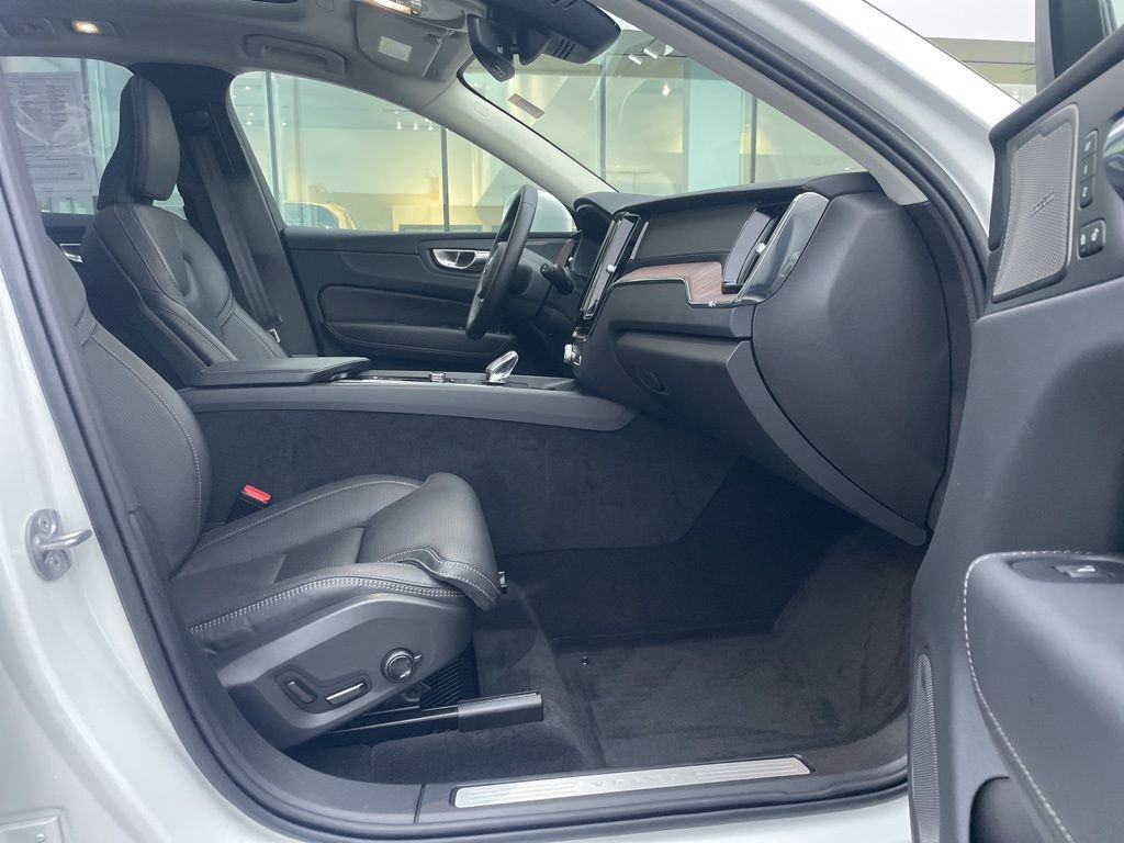 Certified 2023 Volvo XC60 B5 Ultimate image 16