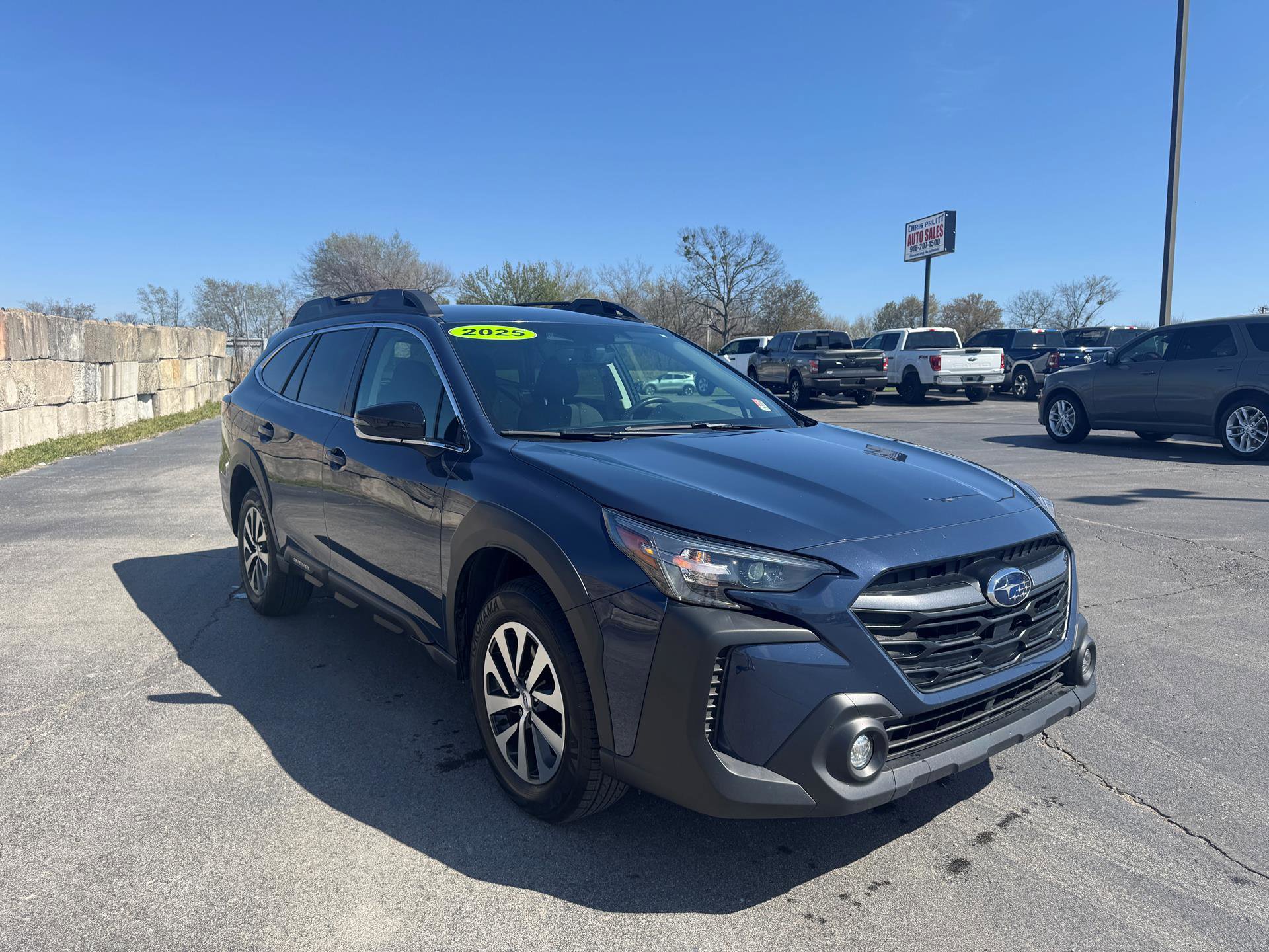 Used 2025 Subaru Outback Premium image 1