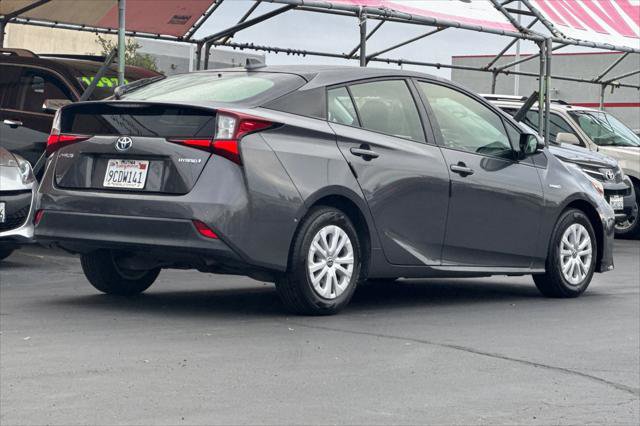 Certified 2020 Toyota Prius LE image 2