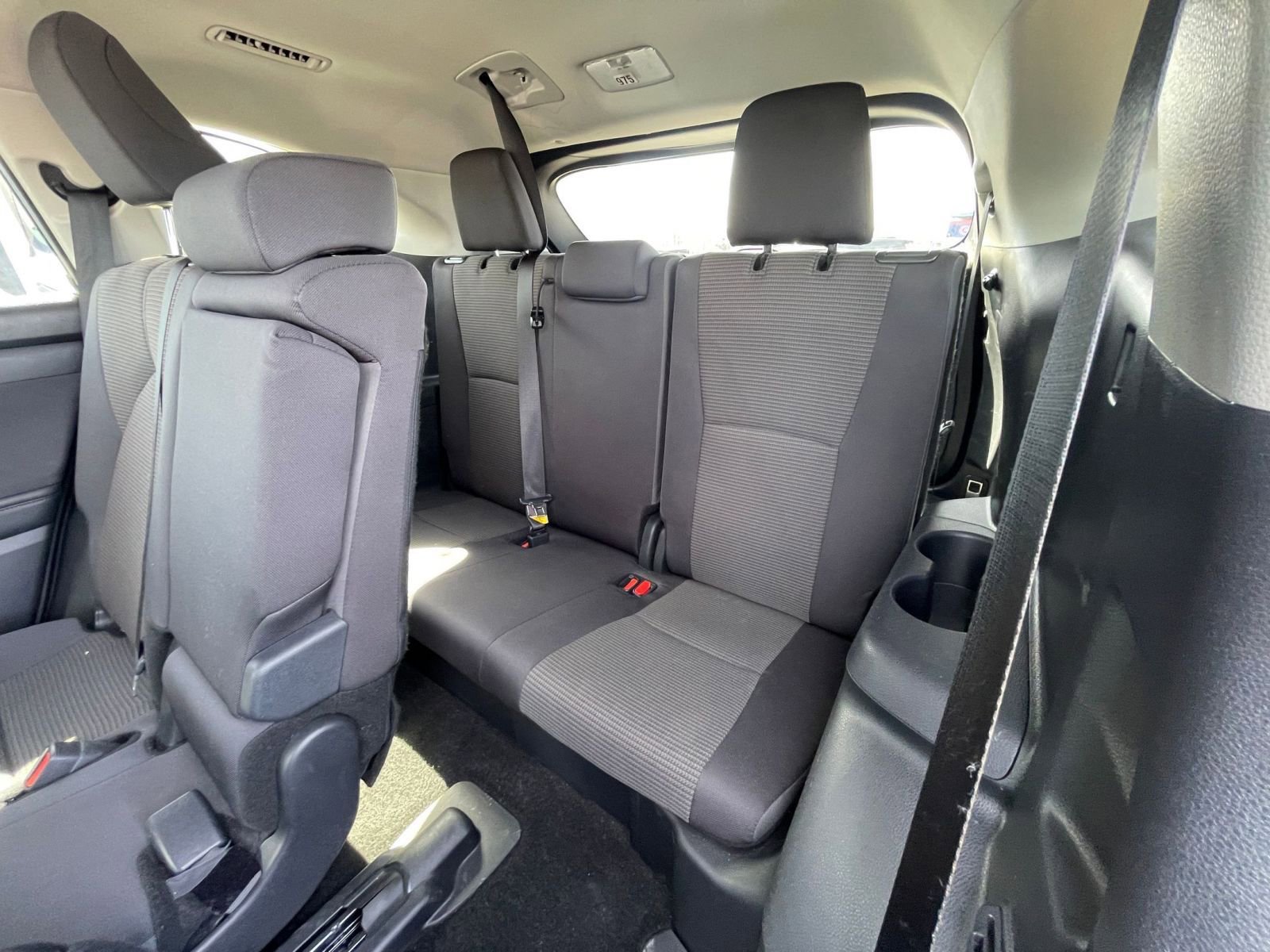 Used 2025 Toyota Highlander LE image 30