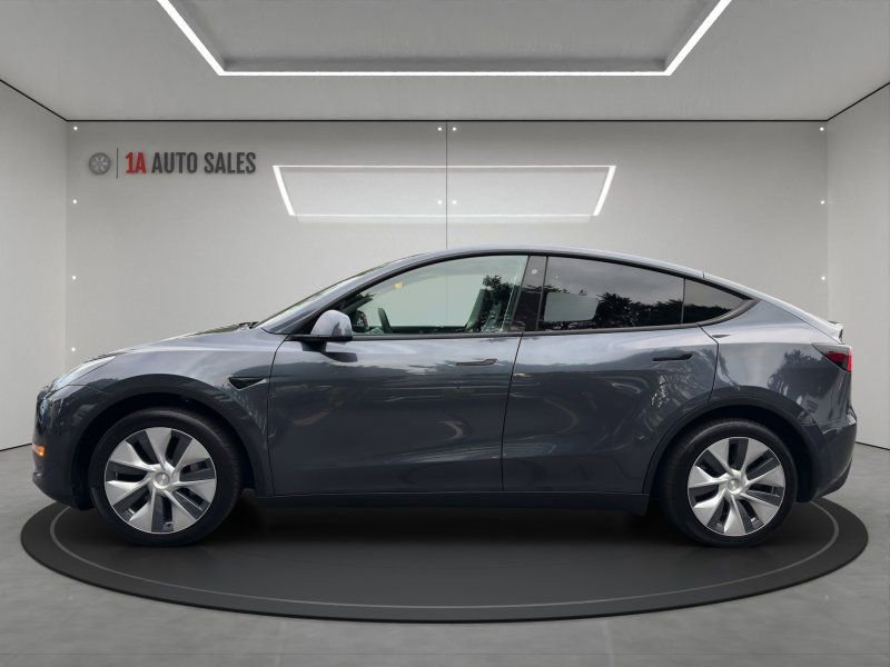 Used 2020 Tesla Model Y Long Range image 2
