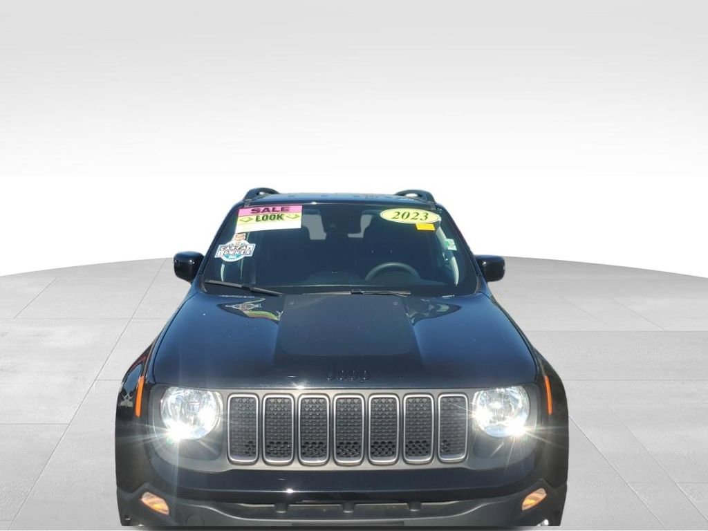 Used 2023 Jeep Renegade Latitude AWD/4WD image 10