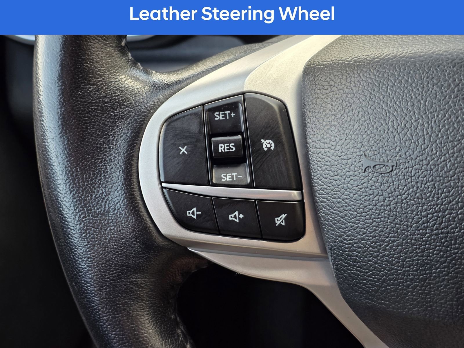Used 2023 Ford Explorer XLT w/ Equipment Group 202A RWD image 29