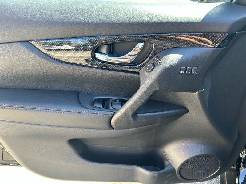 Used 2018 Nissan Rogue SL w/ Premium Package FWD image 7