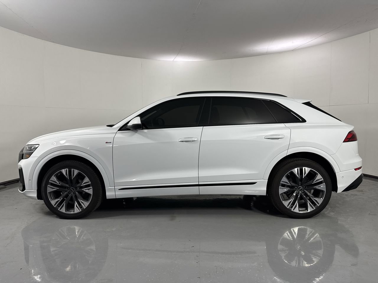 Used 2025 Audi Q8 Premium Plus w/ Premium Plus Package image 2