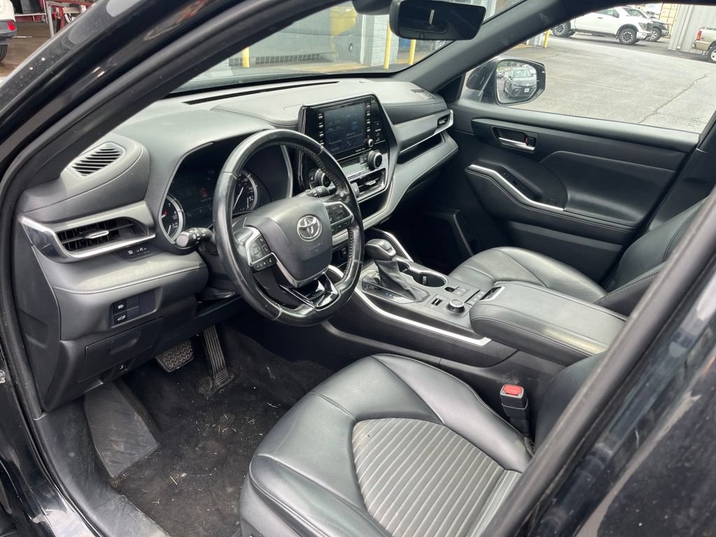 Used 2021 Toyota Highlander XSE AWD/4WD image 22