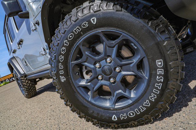 Used 2023 Jeep Wrangler Unlimited w/ Cold Weather Group AWD/4WD image 2