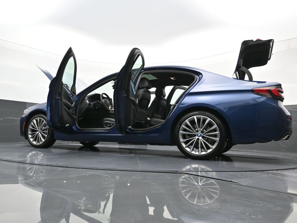 Used 2023 BMW 530e xDrive w/ Premium Package image 42