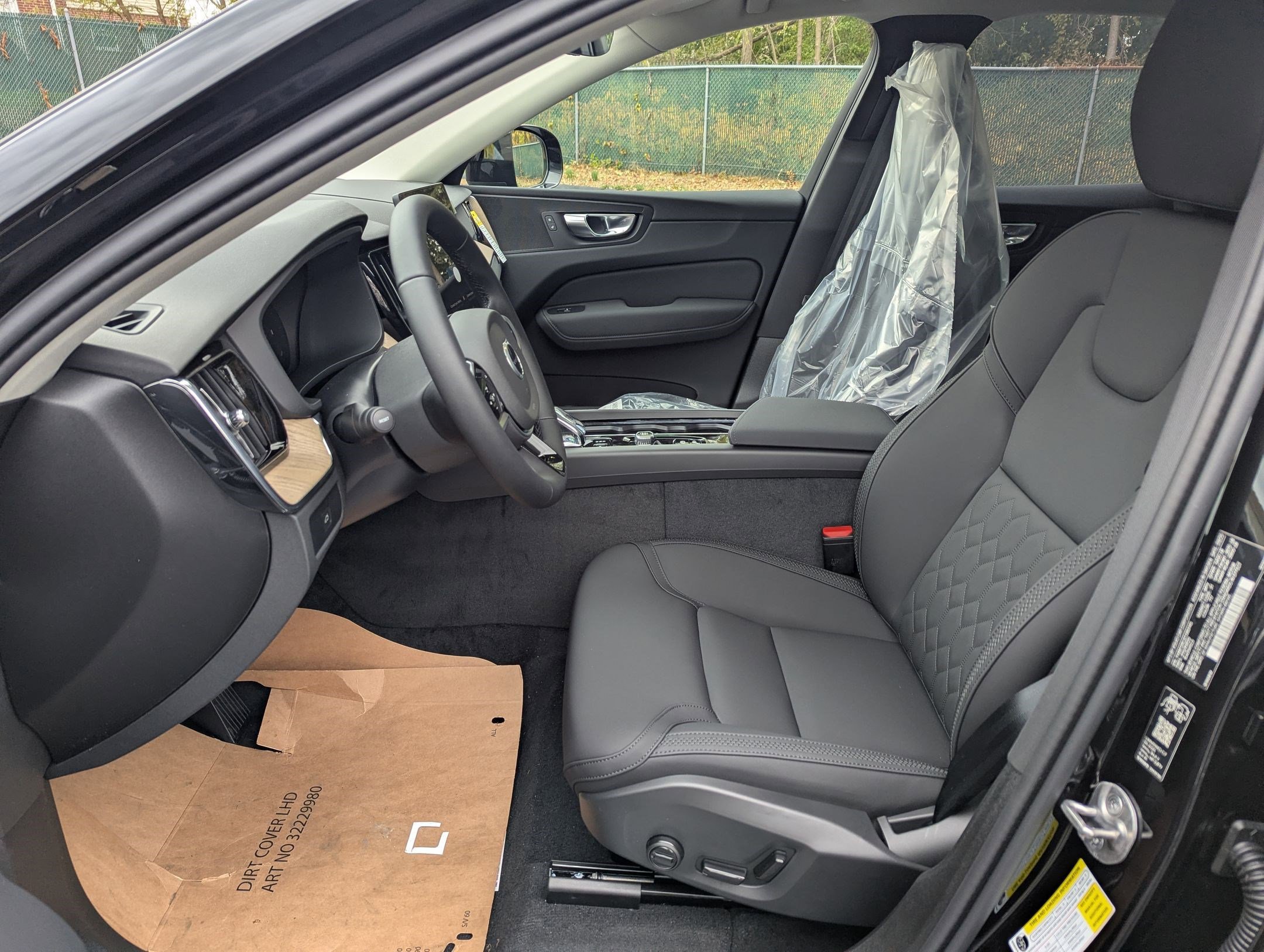 New 2026 Volvo XC60 B5 Plus w/ Protection Package Premier image 8