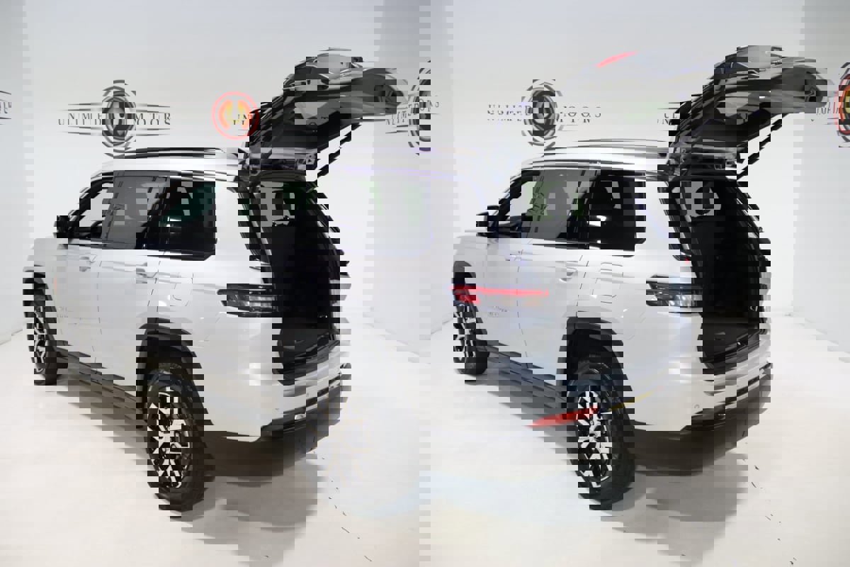 Used 2024 Jeep Grand Cherokee L Limited w/ Luxury Tech Group II image 25