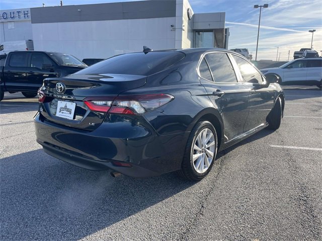 Used 2021 Toyota Camry LE image 3