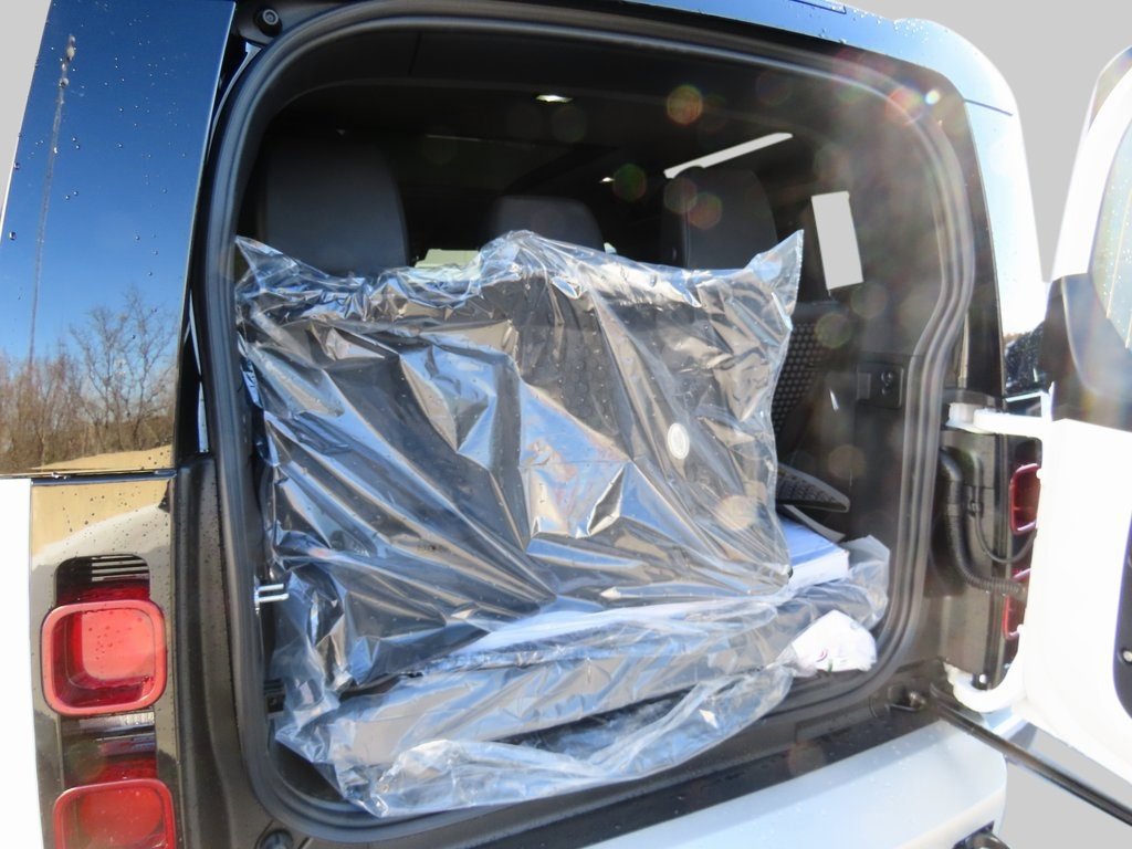 New 2025 Land Rover Defender 90 S image 21