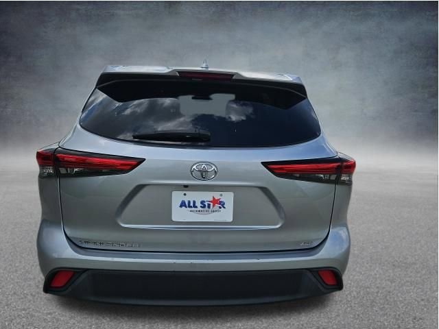 Used 2022 Toyota Highlander XLE FWD image 7