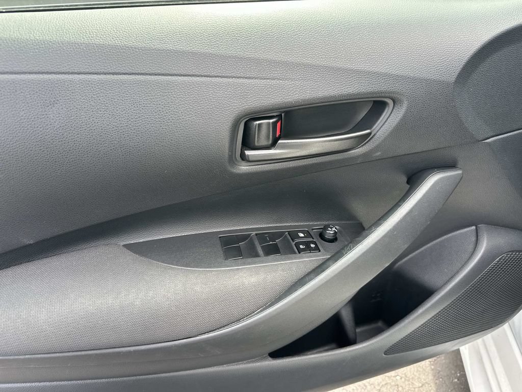 Used 2025 Toyota Corolla LE FWD image 14