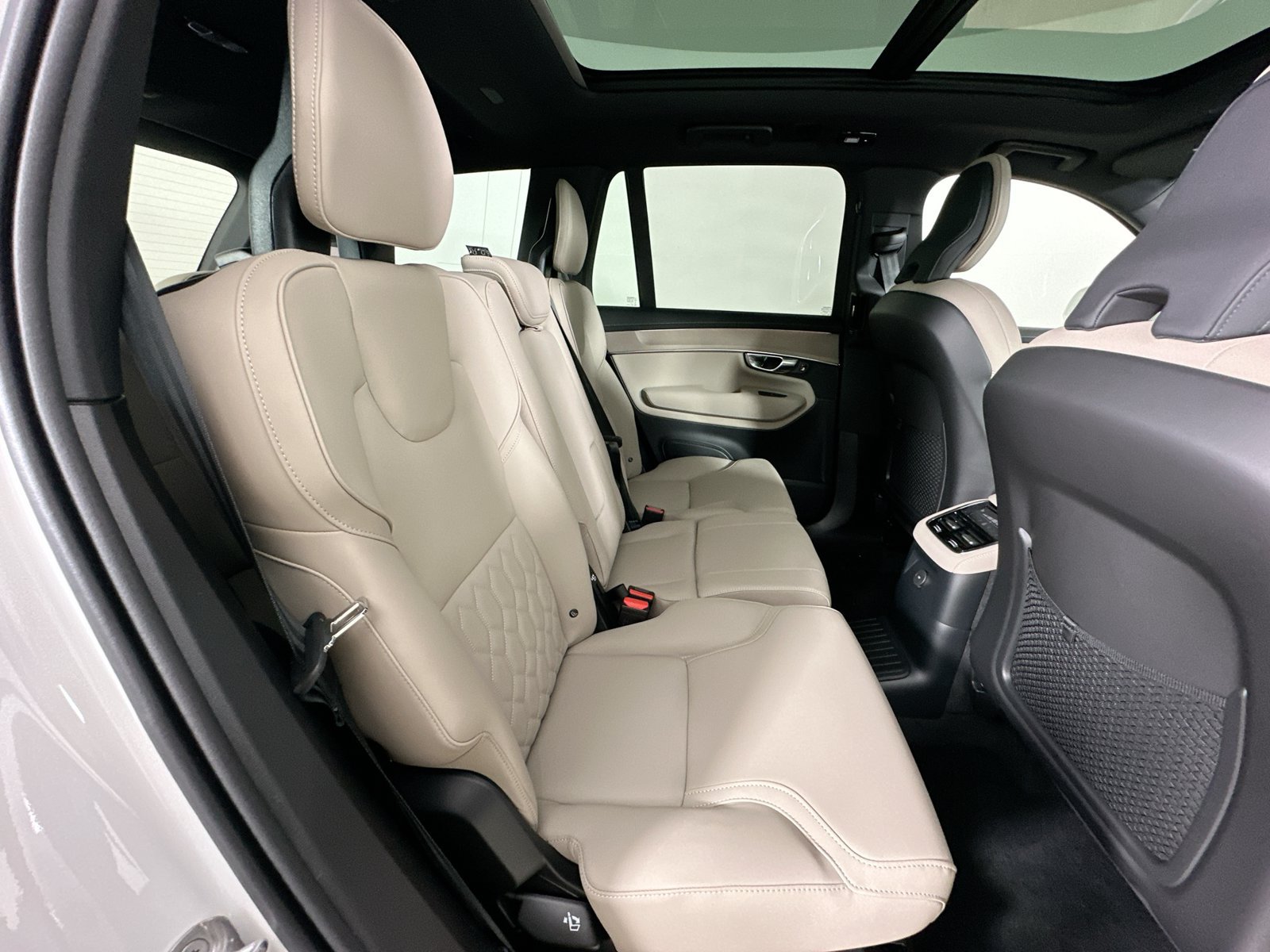 New 2026 Volvo XC90 T8 Plus w/ Protection Package AWD/4WD image 41
