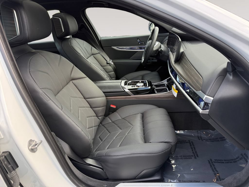 Certified 2023 BMW i7 xDrive60 AWD/4WD image 15