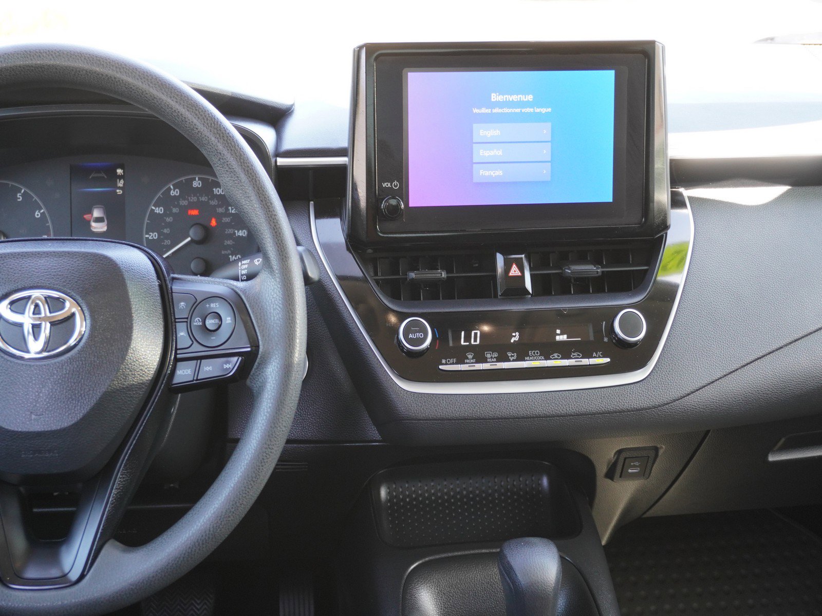 Used 2024 Toyota Corolla LE w/ LE Convenience Package FWD image 14