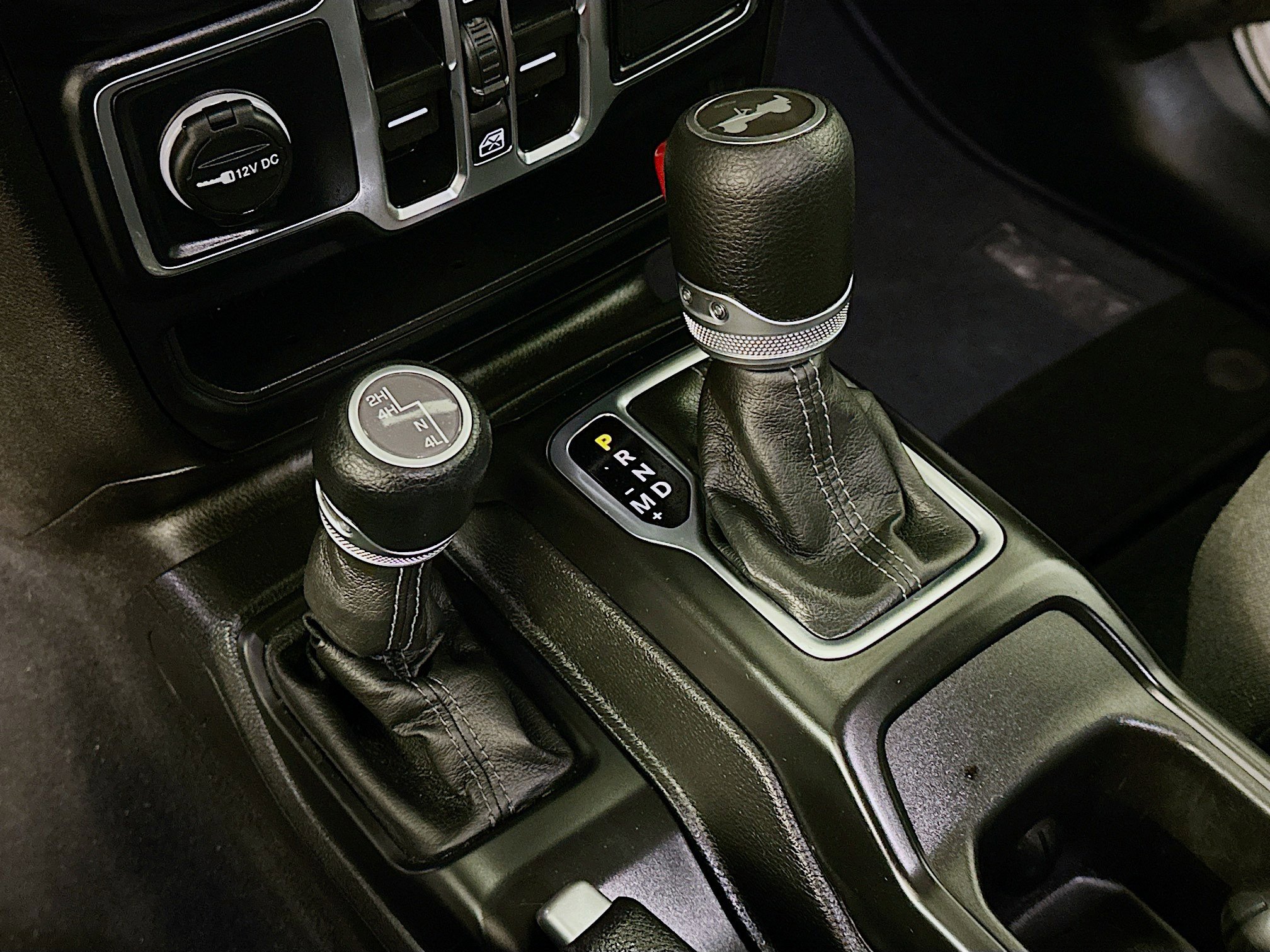 Used 2025 Jeep Wrangler Sahara image 24