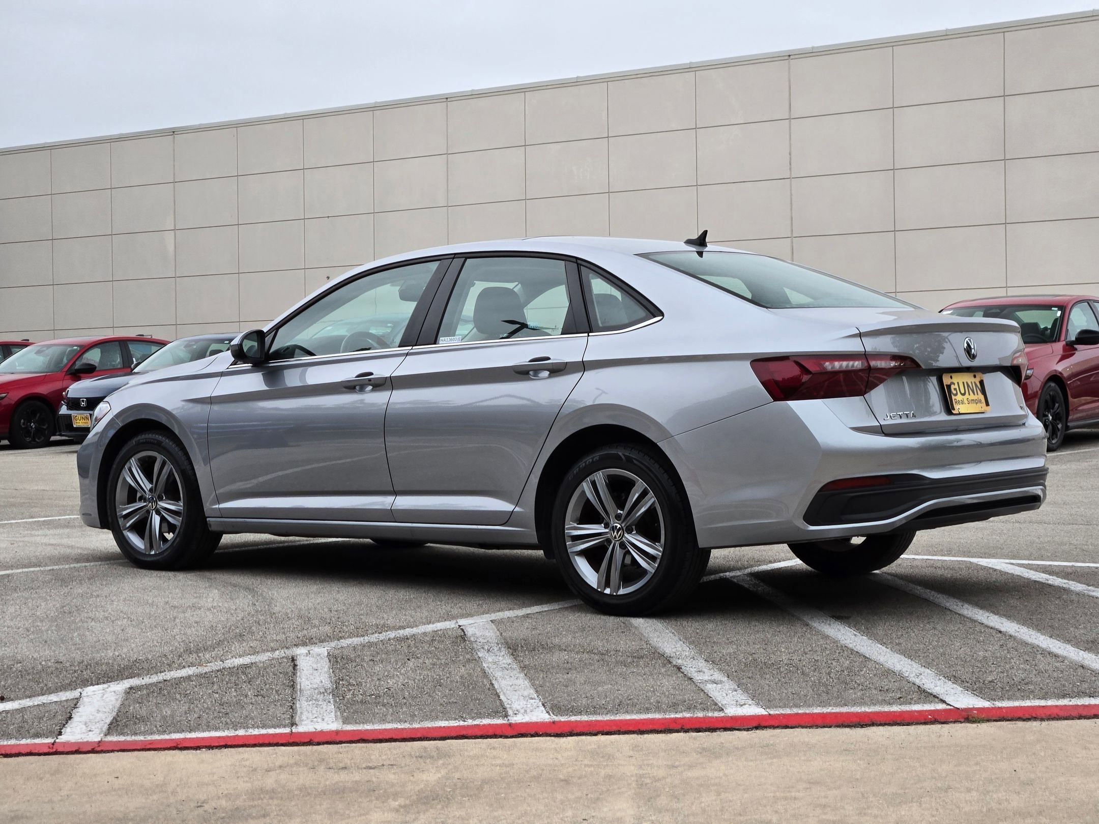 Used 2024 Volkswagen Jetta SE FWD image 5