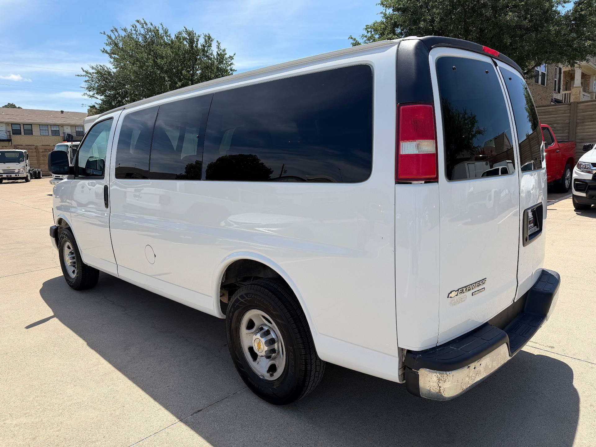 Used 2015 Chevrolet Express 2500 LT RWD image 5