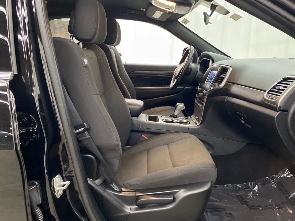 Used 2021 Jeep Grand Cherokee Laredo w/ Security & Convenience Group AWD/4WD image 19